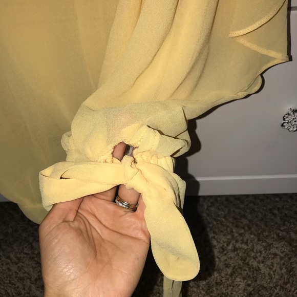 Yellow beautiful blouse light weight like new - Picture 5 of 6